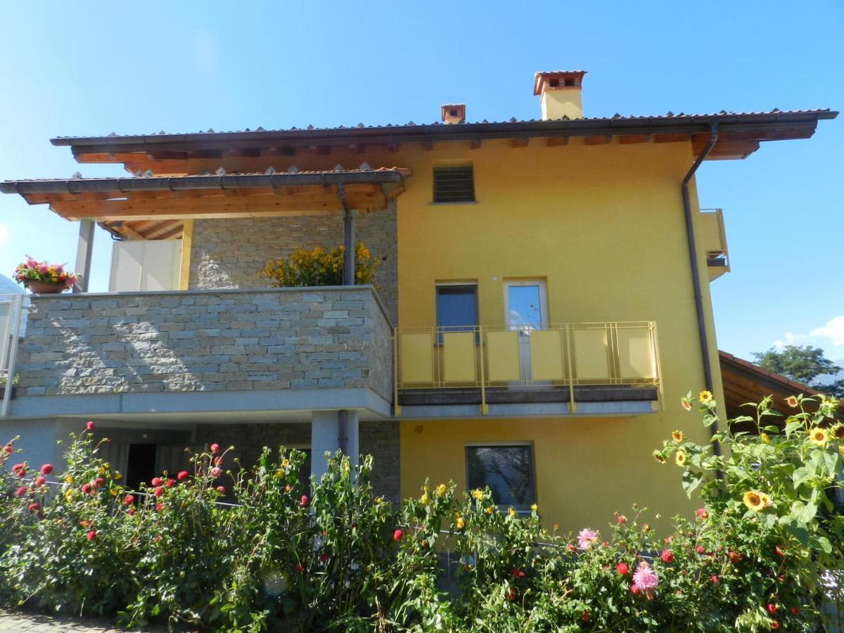 Residence Girasole Casa Gialla Colico Exterior foto